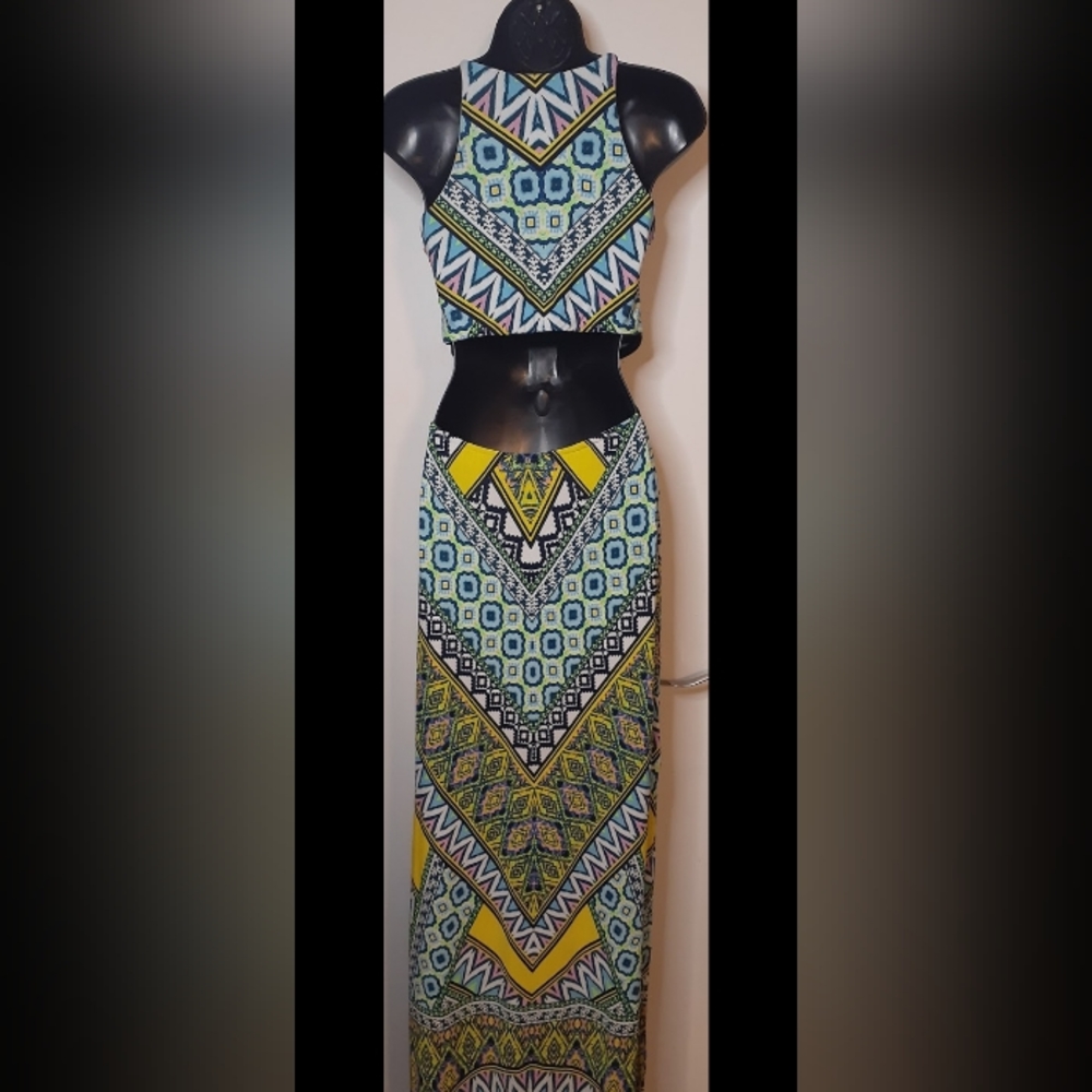 Dress - Picture 2 of 3